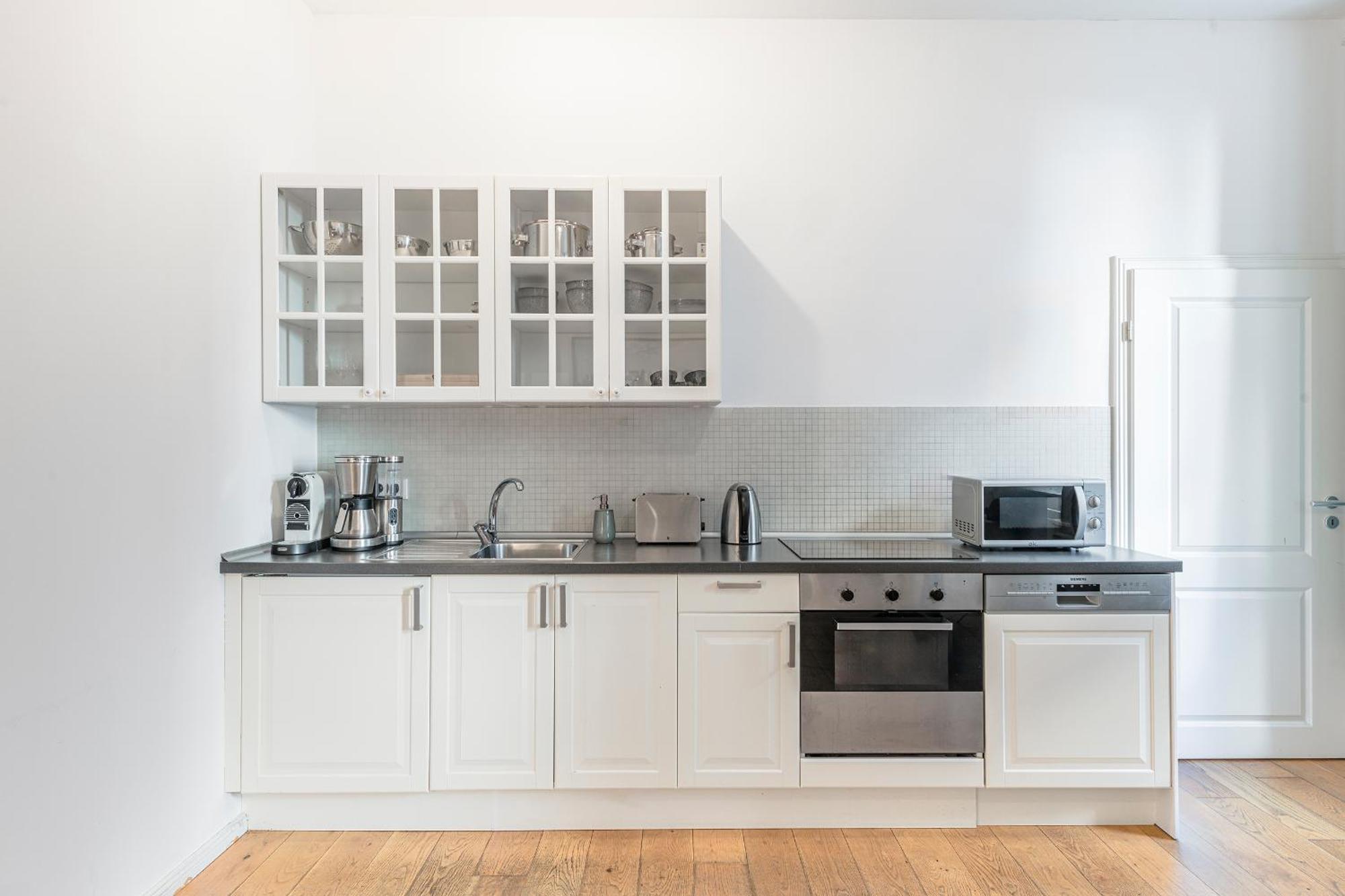 Lofty Torstr Apartments, 4 Unique Units From 1-3 Bedrooms In Mitte, Ideal For Families & Groups, From 2 Up To 8 Guests — Fotos 1